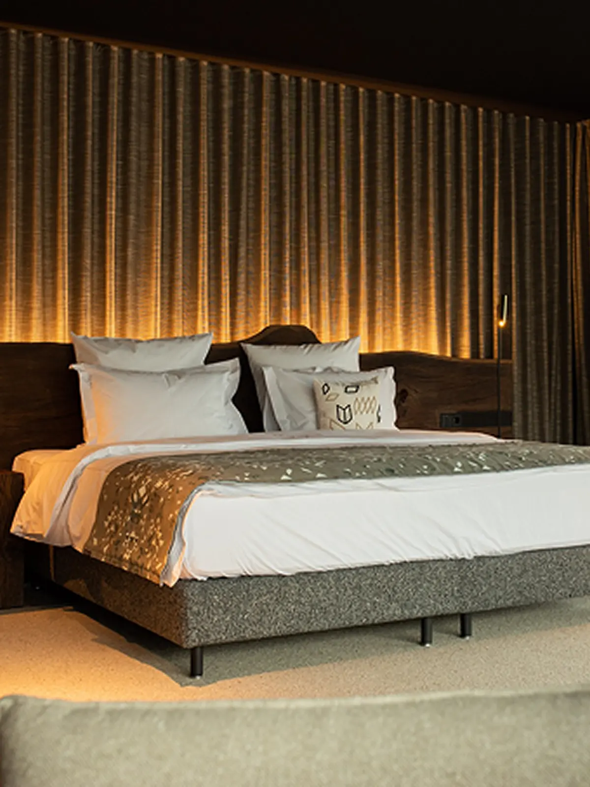 Постільна білизна в номері HAY boutique hotel & spa
